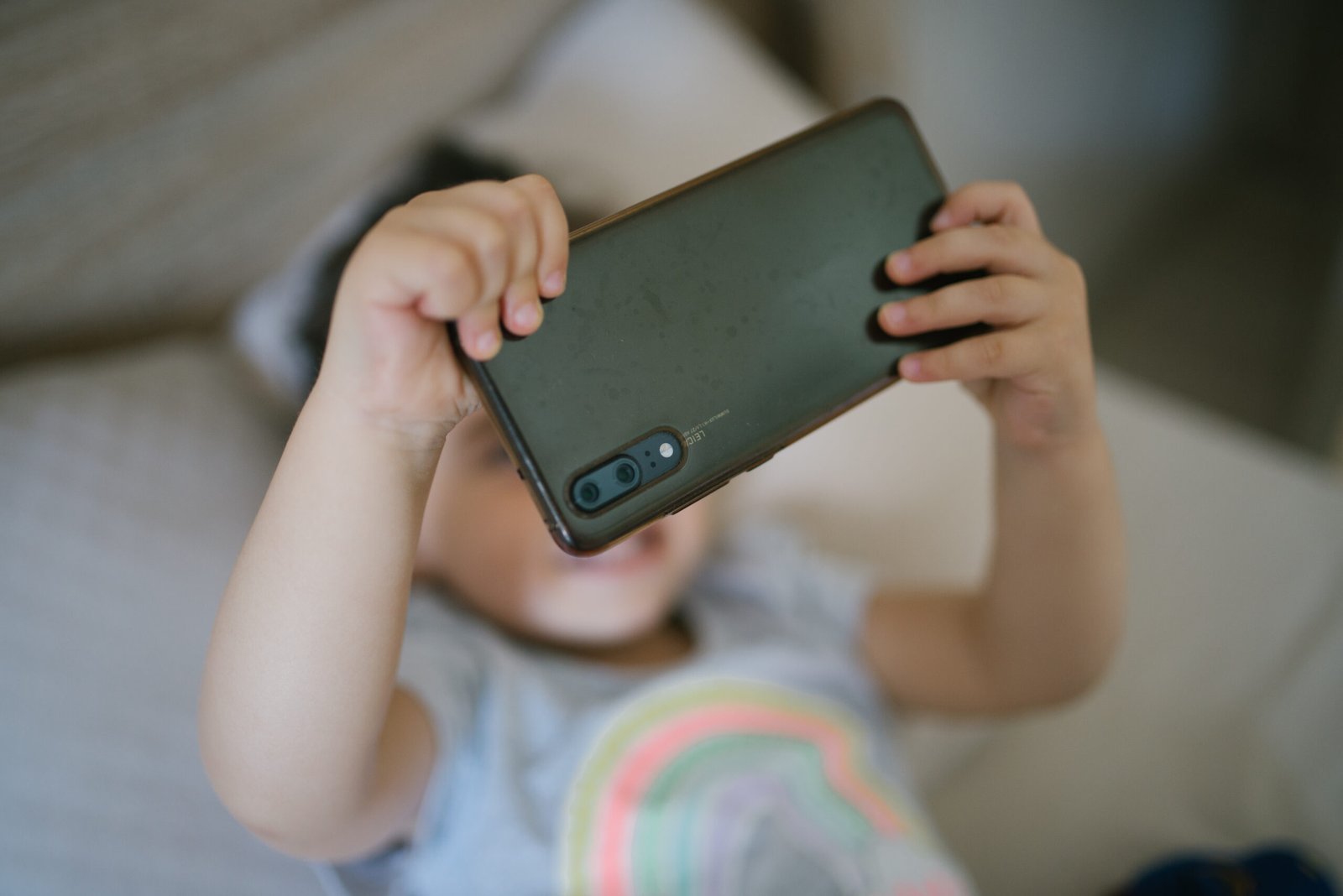 A young girl using a smartphone. Digital Dialogues in Real Life is designed for teenagers aged 13 to 17, parents and teachers