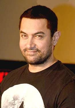Aamir Khan at a film festival — the actor broke down on stage at the Singapore International Film Festival while accepting the Screen Icon Award