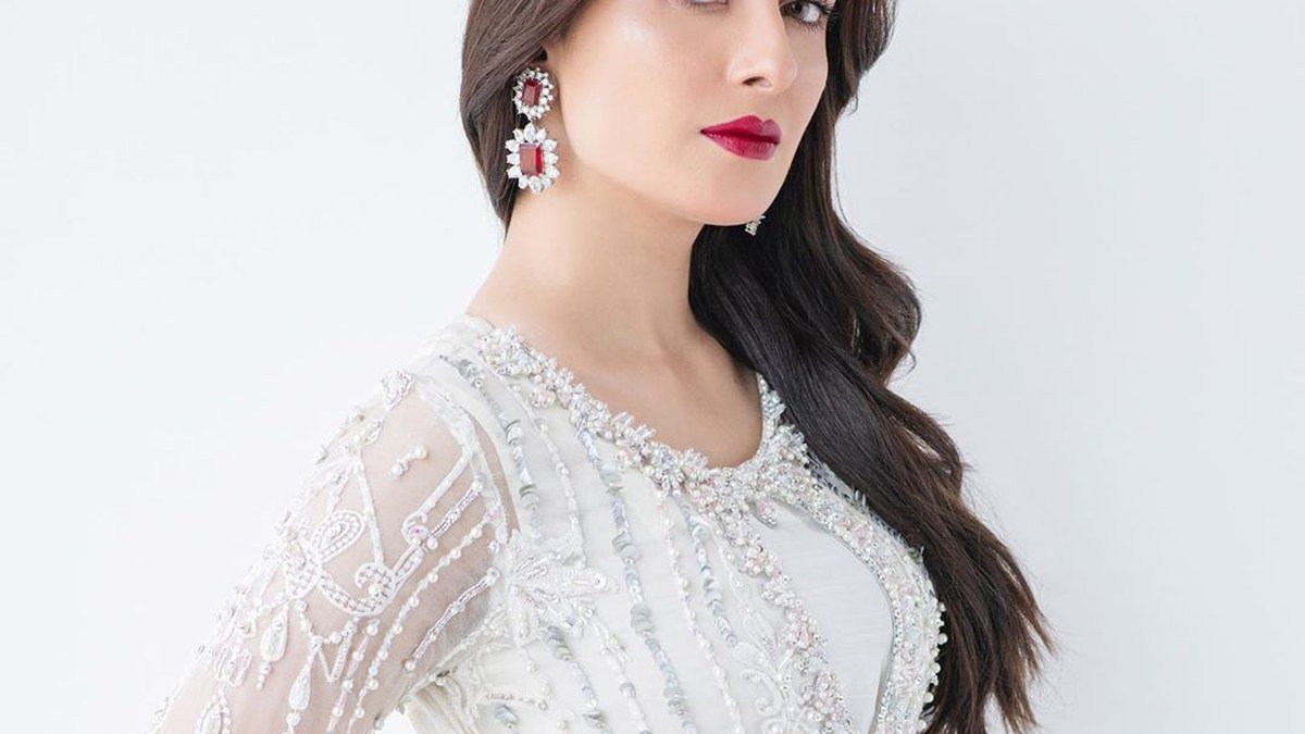 Ayeza Khan Dramas List: Best Roles and Where to Watch