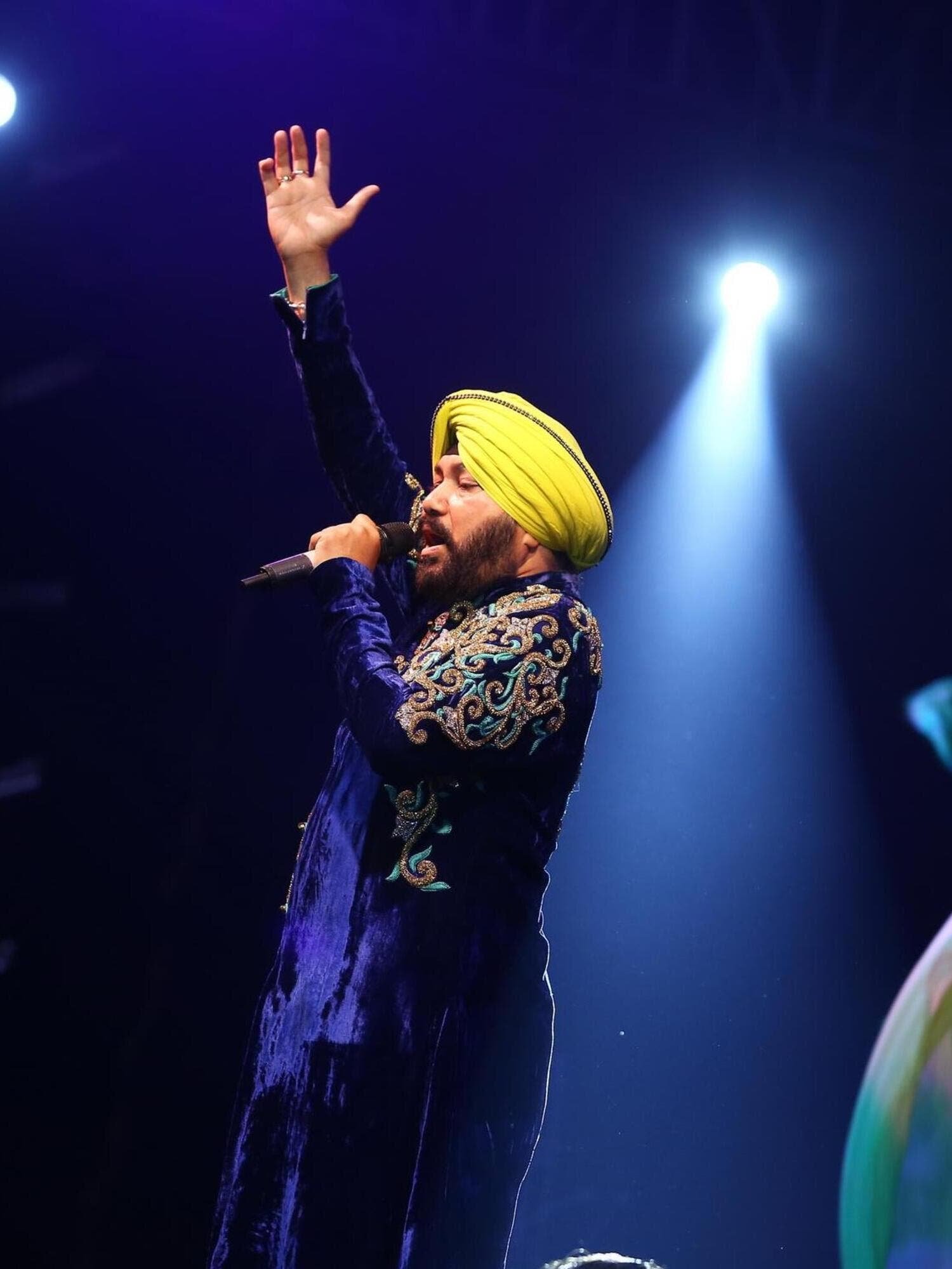 Daler Mehndi on stage in turban during concert performance