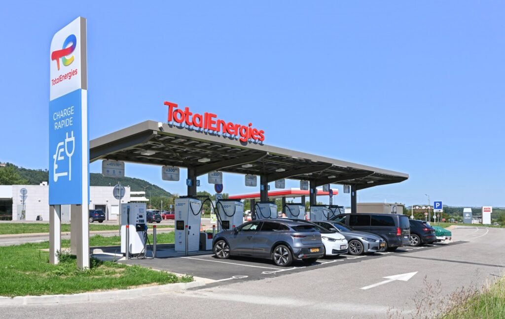 NA Told: Pakistan to Build 3,000 EV Charging Stations by 2030