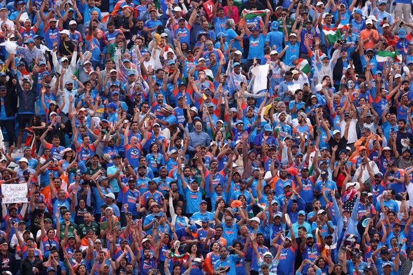 Cricket stadium crowd, India vs New Zealand 1st T20I live