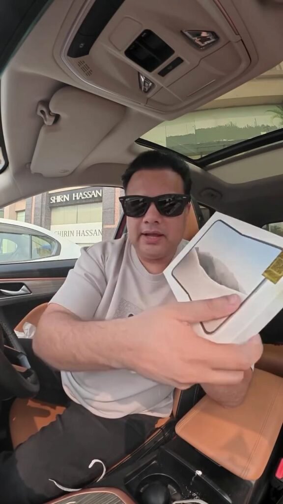 Pakistan’s First Official iPhone Duo Unboxed on Launch Day as Apple’s Foldable Goes on Sale