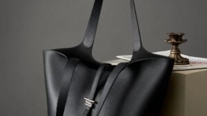 Luxury Tote Bags Outpace Old Money Aesthetics in 2026