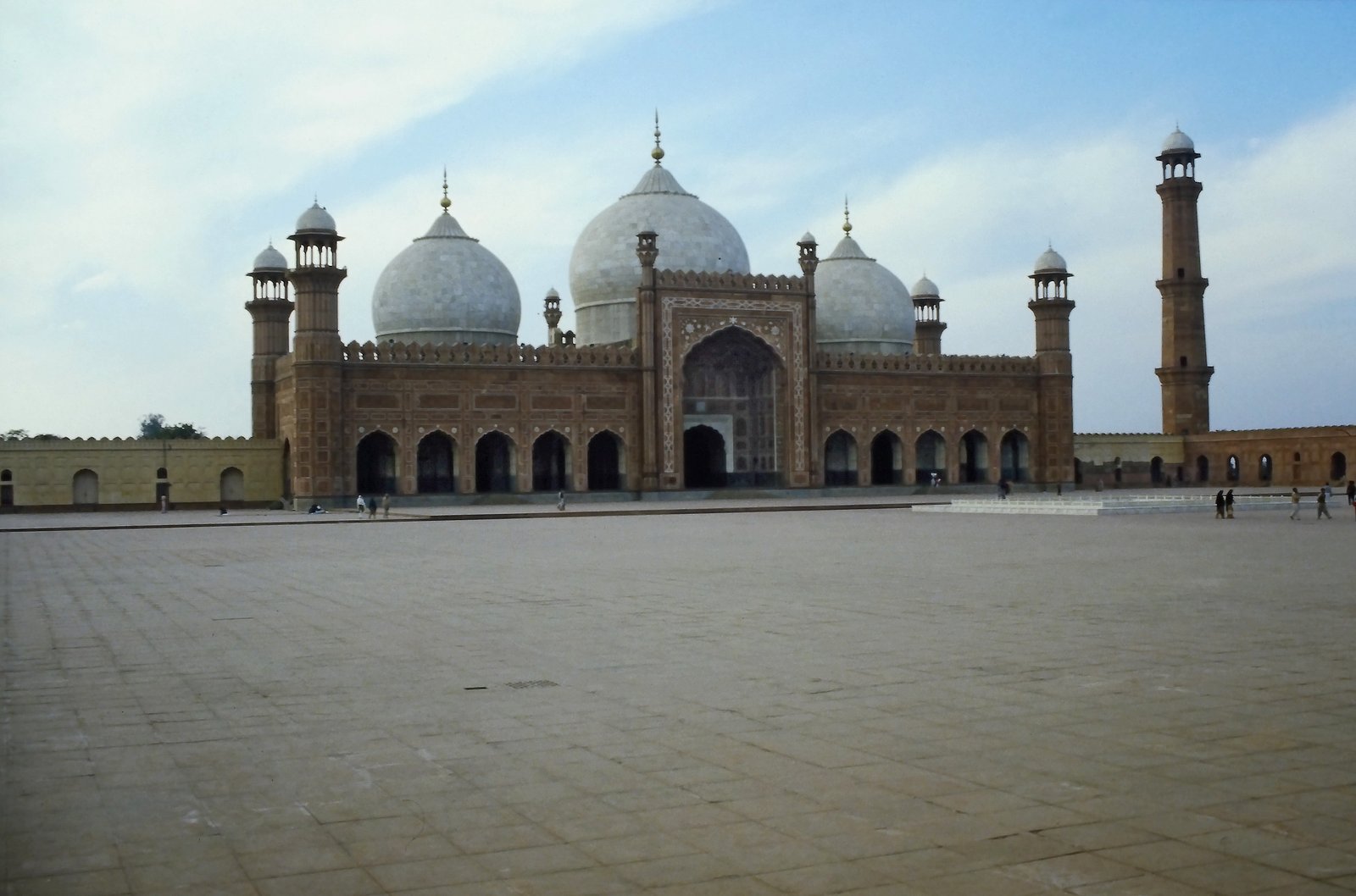 Badshahi Mosque in Lahore, host city of PMGO 2026 Season 2 and the PUBG Mobile Global Open Pakistan event