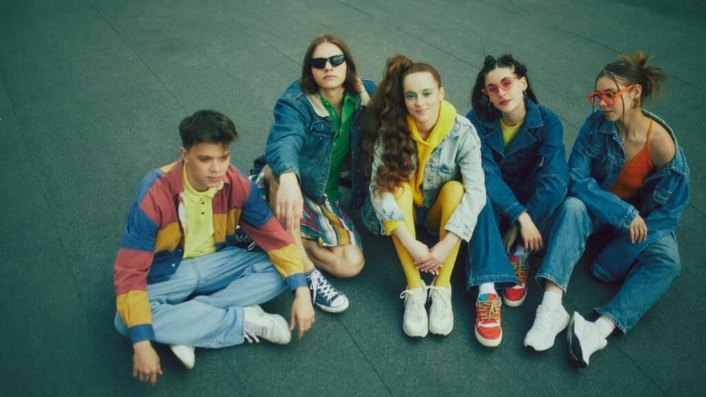 ‘Poetcore’ and 90s Nostalgia Rule Youth Street Style 2026