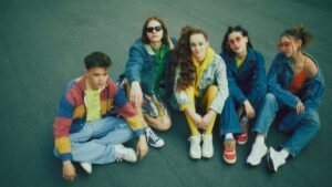 ‘Poetcore’ and 90s Nostalgia Rule Youth Street Style 2026