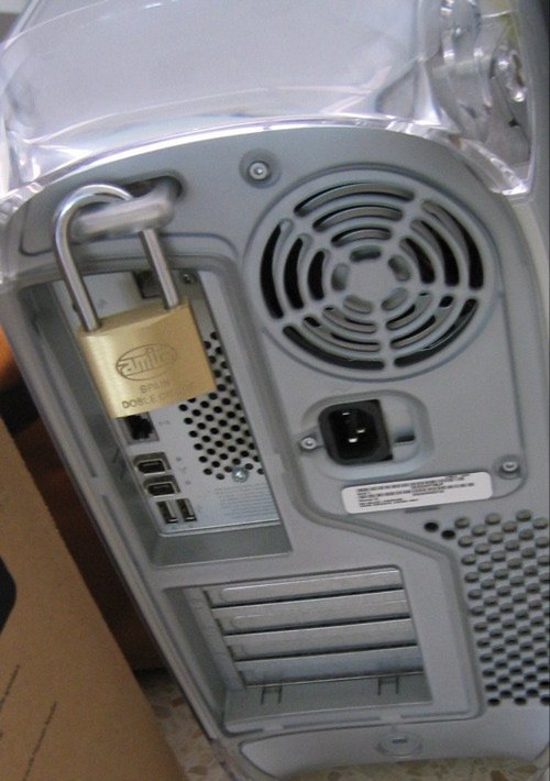 Locked computer screen showing how the Popcorn Time botnet flaw could grant attackers full system control